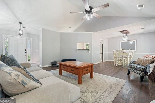 1372 Towne Harbor Trail, Woodstock, GA 30189