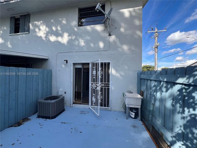 5800 W 18th Ave 406-4, Hialeah, FL 33012