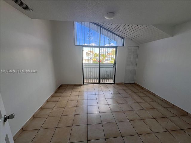 5800 W 18th Ave 406-4, Hialeah, FL 33012