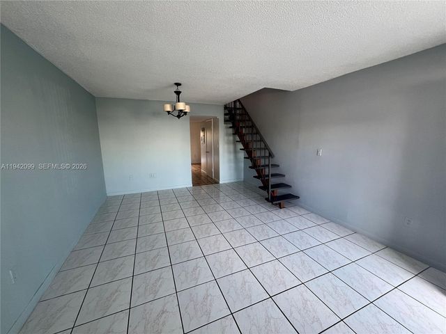 5800 W 18th Ave 406-4, Hialeah, FL 33012