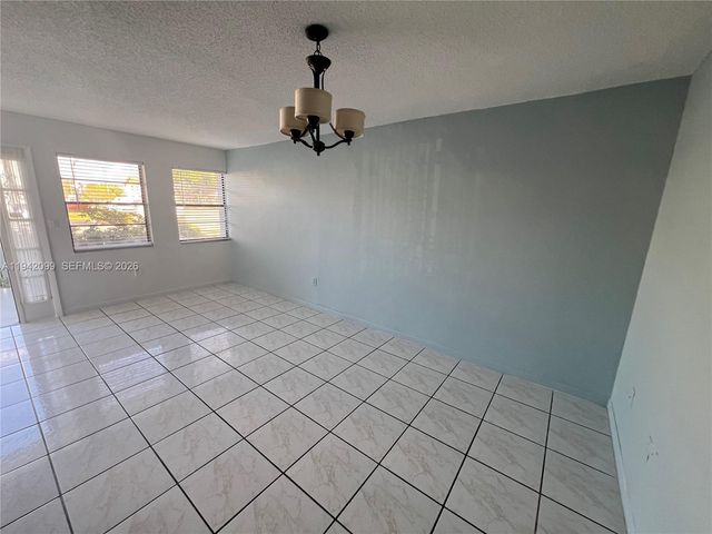5800 W 18th Ave 406-4, Hialeah, FL 33012