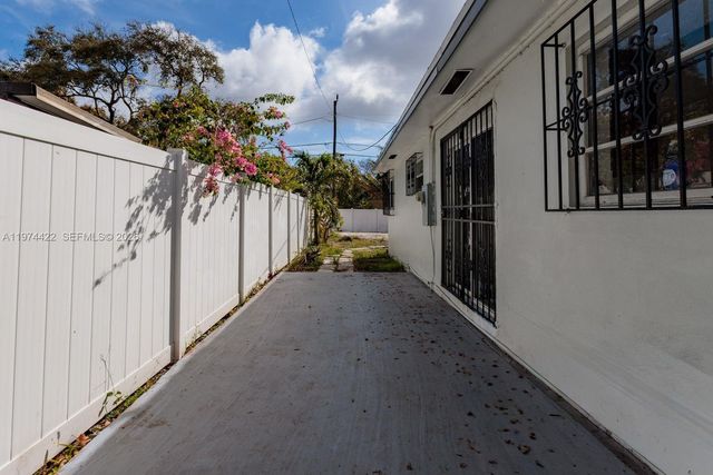 1301 NE 153rd St, North Miami Beach, FL 33162