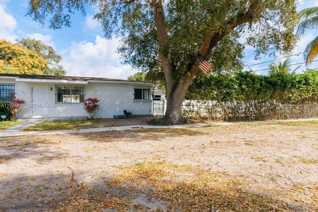 1301 NE 153rd St, North Miami Beach, FL 33162