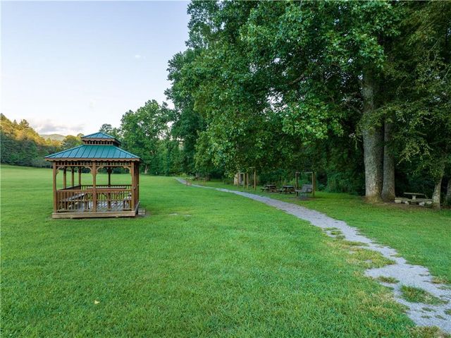375 Seneca Drive, Ellijay, GA 30540