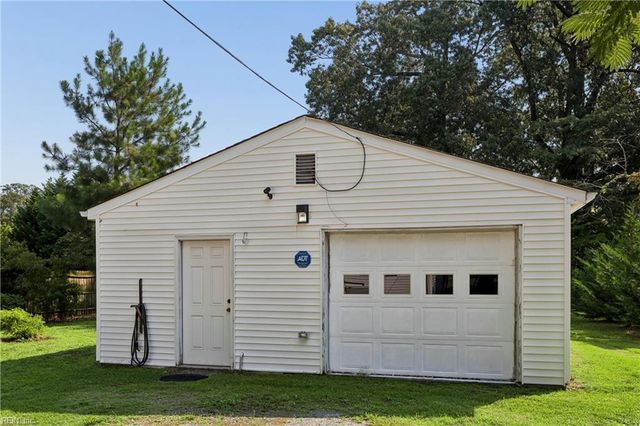 5928 Andrew PL, Newport News, VA 23605