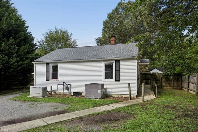 5928 Andrew PL, Newport News, VA 23605