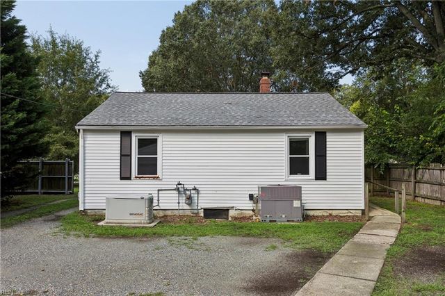 5928 Andrew PL, Newport News, VA 23605