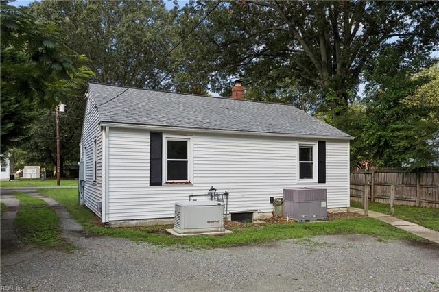 5928 Andrew PL, Newport News, VA 23605