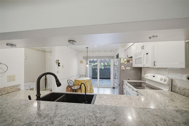 3266 SANDLEHEATH 51, Sarasota, FL 34235