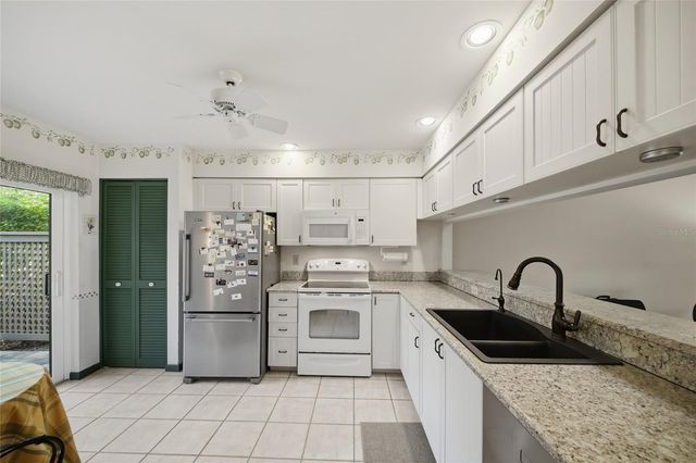 3266 SANDLEHEATH 51, Sarasota, FL 34235