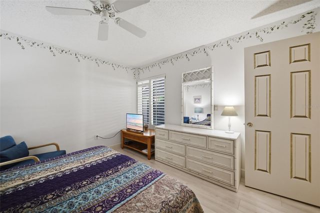 3266 SANDLEHEATH 51, Sarasota, FL 34235