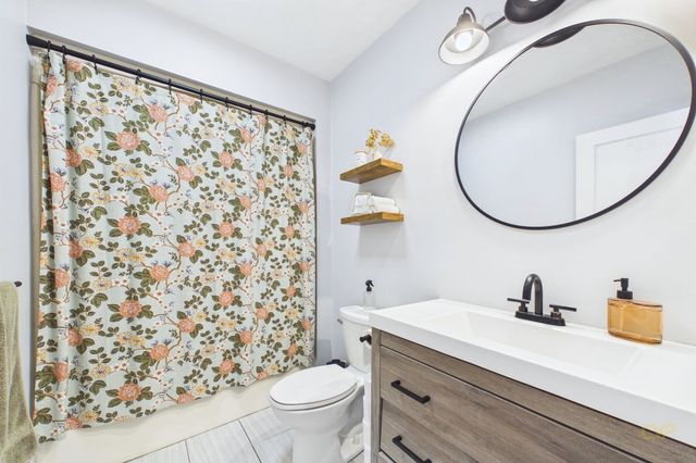 7 Coolidge St, Dartmouth, MA 02748