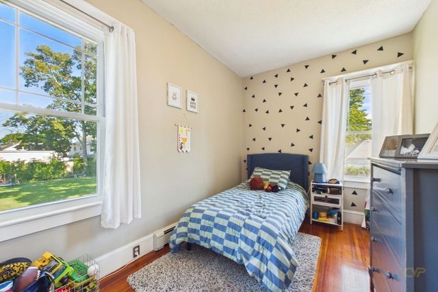 7 Coolidge St, Dartmouth, MA 02748