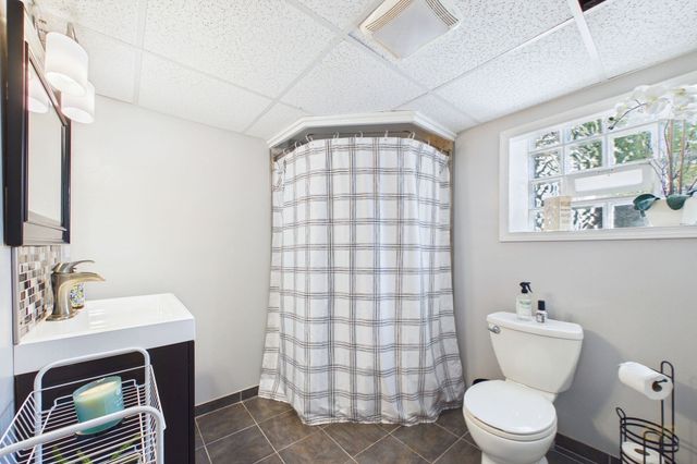7 Coolidge St, Dartmouth, MA 02748