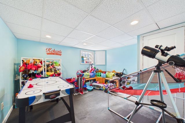 7 Coolidge St, Dartmouth, MA 02748