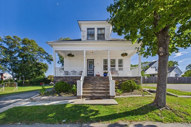 7 Coolidge St, Dartmouth, MA 02748