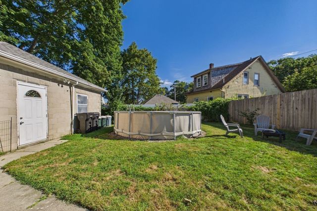 7 Coolidge St, Dartmouth, MA 02748