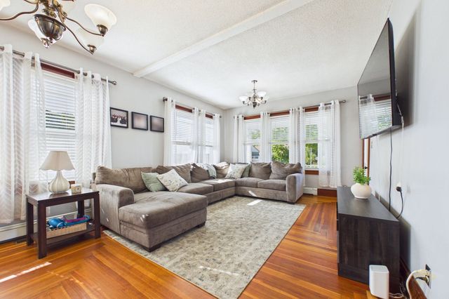 7 Coolidge St, Dartmouth, MA 02748