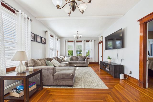 7 Coolidge St, Dartmouth, MA 02748