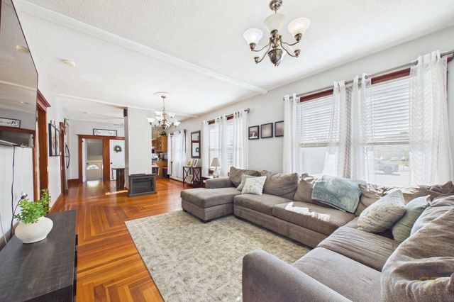 7 Coolidge St, Dartmouth, MA 02748