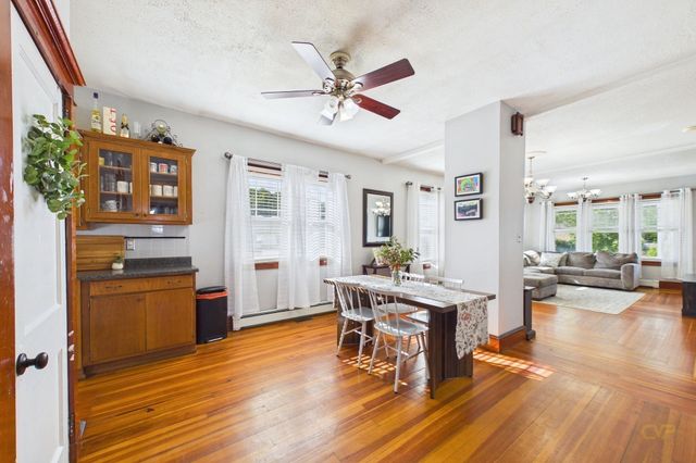 7 Coolidge St, Dartmouth, MA 02748