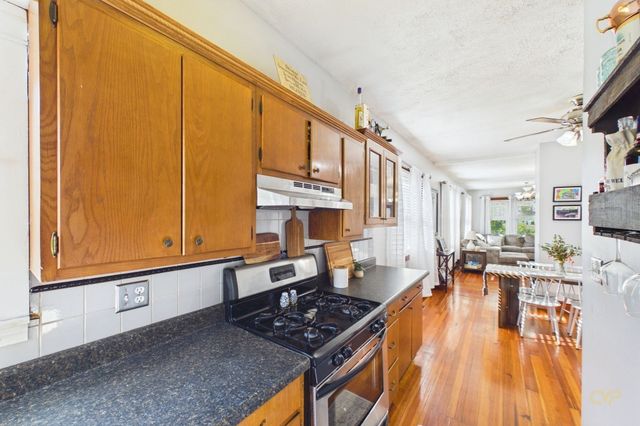 7 Coolidge St, Dartmouth, MA 02748