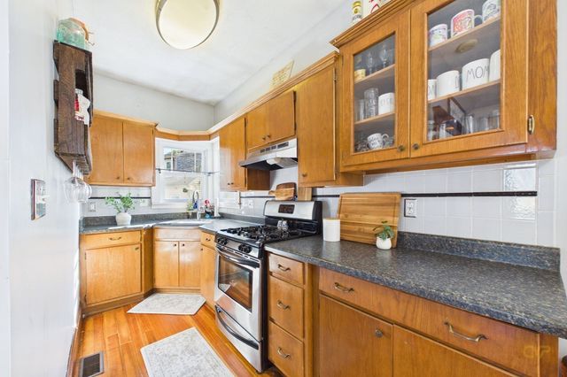 7 Coolidge St, Dartmouth, MA 02748