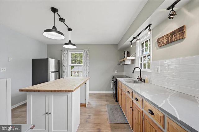 410 E HUNTER ST, Charles Town, WV 25414