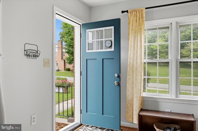 410 E HUNTER ST, Charles Town, WV 25414