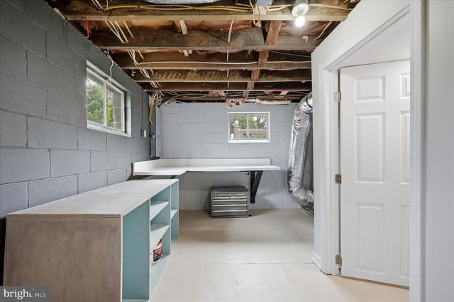 410 E HUNTER ST, Charles Town, WV 25414