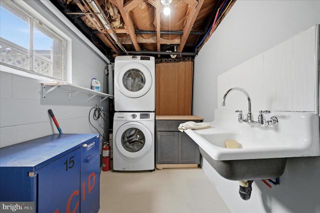 410 E HUNTER ST, Charles Town, WV 25414