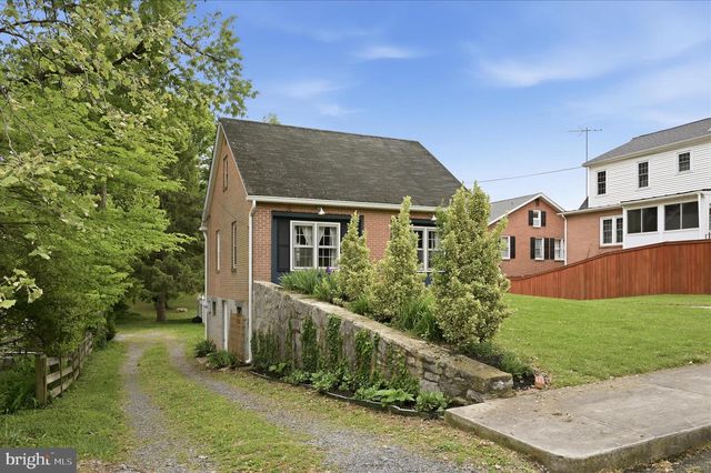 410 E HUNTER ST, Charles Town, WV 25414