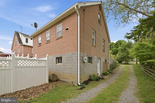 410 E HUNTER ST, Charles Town, WV 25414
