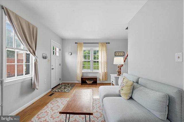 410 E HUNTER ST, Charles Town, WV 25414