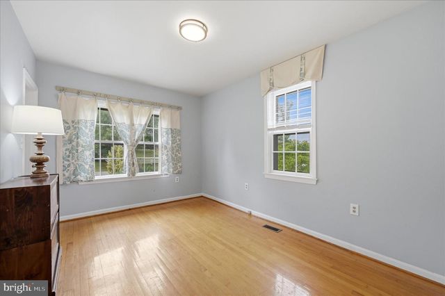 410 E HUNTER ST, Charles Town, WV 25414
