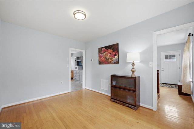 410 E HUNTER ST, Charles Town, WV 25414