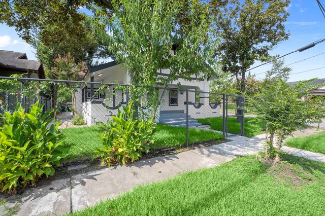4902 Mckinney, Houston, TX 77023
