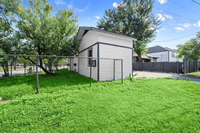 4902 Mckinney, Houston, TX 77023