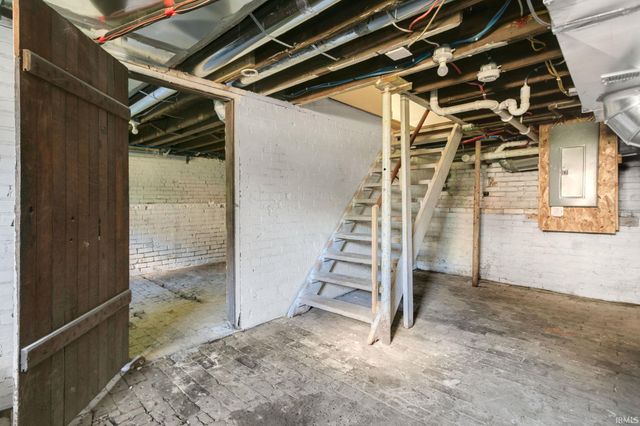 1222 W Franklin Street, Elkhart, IN 46516
