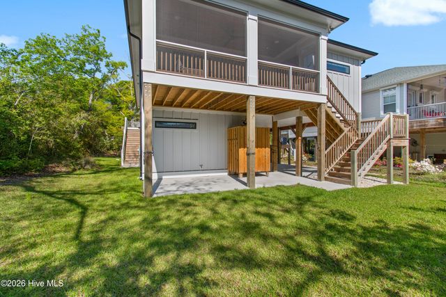 110 SE 14th Street, Oak Island, NC 28465
