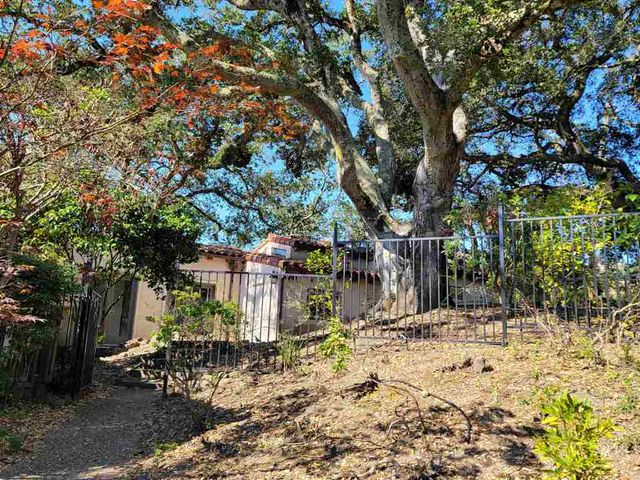 40 Hilldale Ct, Orinda, CA 94563