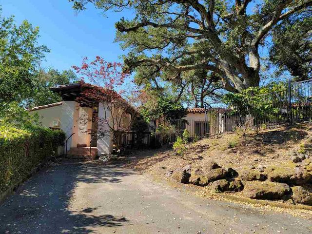 40 Hilldale Ct, Orinda, CA 94563
