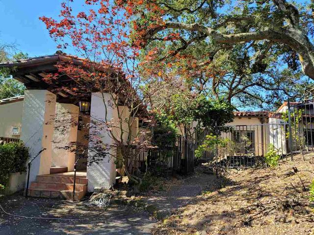 40 Hilldale Ct, Orinda, CA 94563