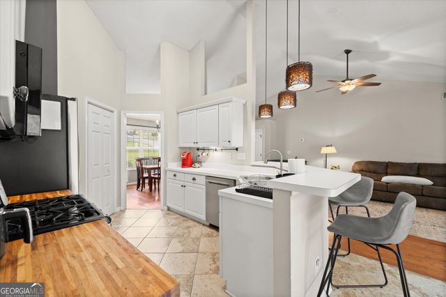 5622 Riverside Walk Drive, Sugar Hill, GA 30518