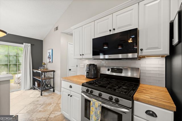 5622 Riverside Walk Drive, Sugar Hill, GA 30518