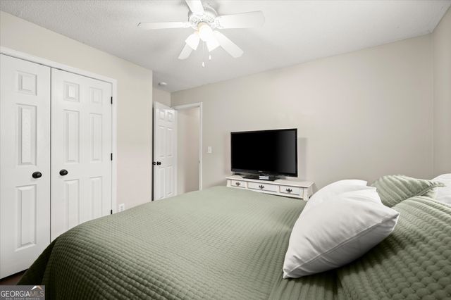 5622 Riverside Walk Drive, Sugar Hill, GA 30518