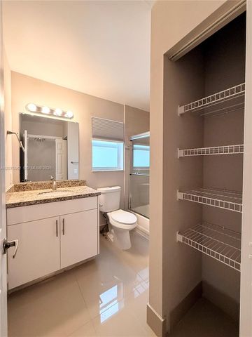1140 Oysterwood Street, Hollywood, FL 33019