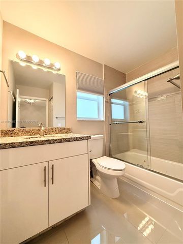 1140 Oysterwood Street, Hollywood, FL 33019