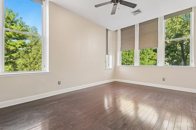 201 S 2nd Avenue 26, Highland Park, NJ 08904