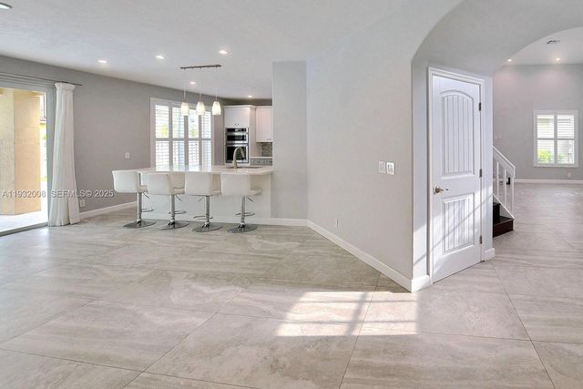 4308 Diamond Ter ., Weston, FL 33331